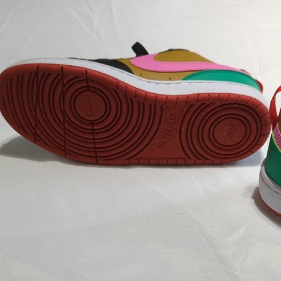 Amazing Nike Kids Black, Pink,Brown and Blue Sneakers, Beautiful !! 5.5 Y - Picture 4 of 13